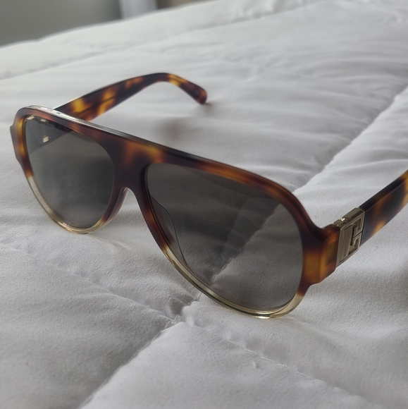 Authentic Givenchy aviator sunglasses - Picture 3 of 6